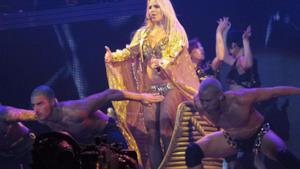 Britney Spears live a Londra, con molta pelle nuda (FOTO)