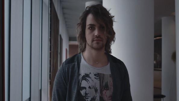 Foto Valerio Scanu con maglietta di Kurt Cobain
