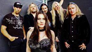 Floor Jansen, la cantante dei Nightwish, con gli altri membri della band