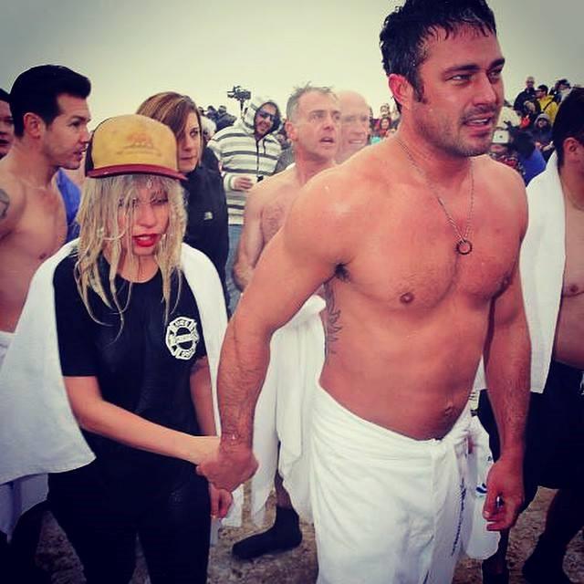 Lady Gaga visibilmente infreddolita