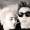 Luke Hemmings e Michael Clifford Selfie con la cannuccia 