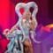 Lady Gaga con uno dei costumi di scena di artRAVE