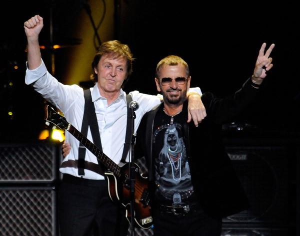 Paul McCartney e Ringo Starr insieme sul palco