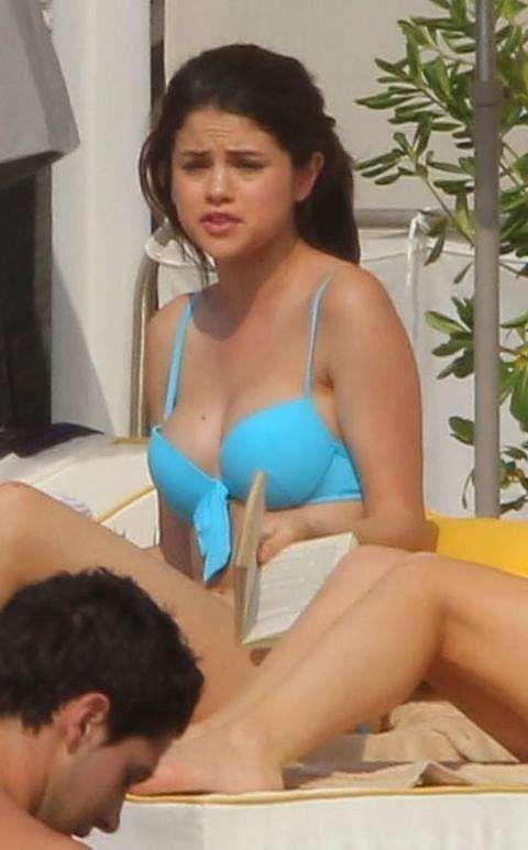 Selena Gomez in Bikini le 30 foto migliori - 23