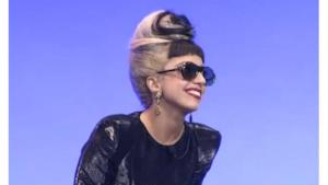 Lady Gaga, in visita a Google e Twitter, difende Rebecca Black