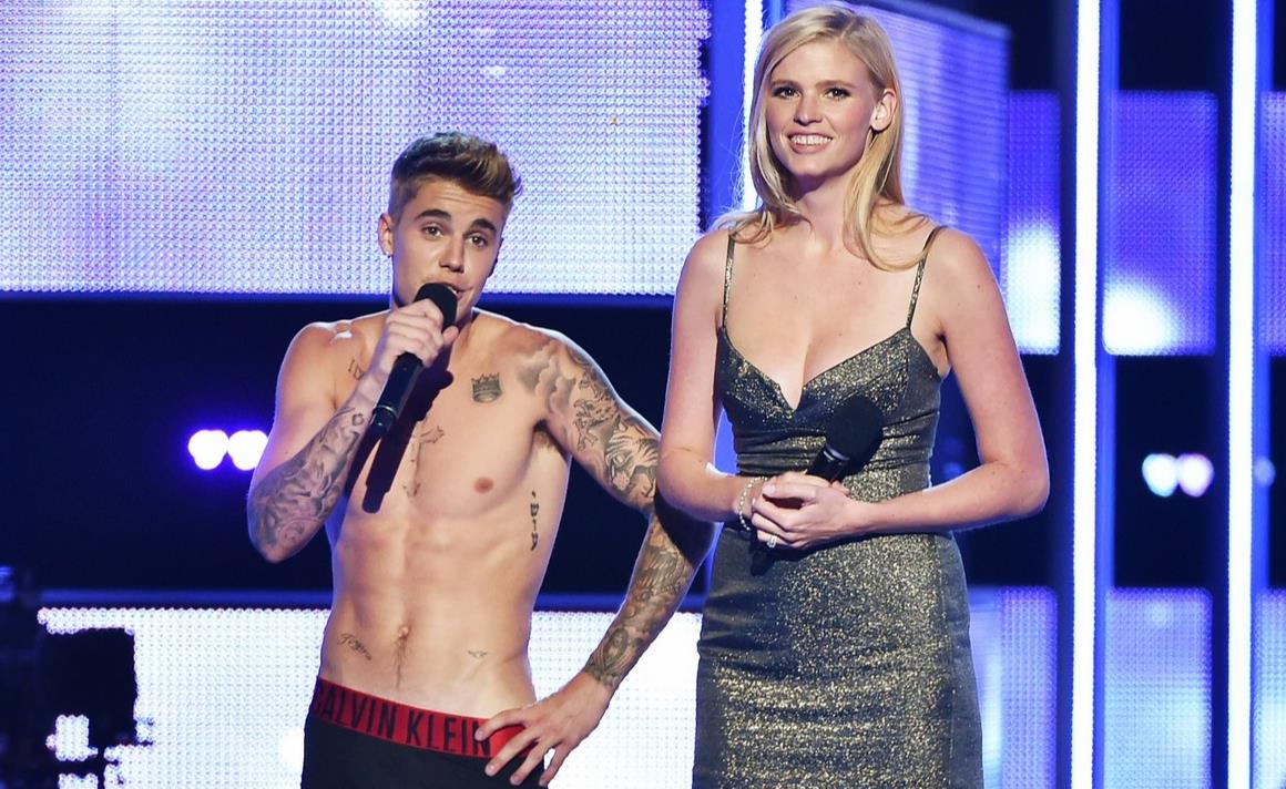 Justin Bieber nudo sul palco