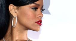 Rihanna profilo destro