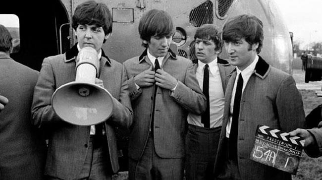 I componenti dei Beatles sul set del film &quot;A Hard Day&#39;s Night&quot;