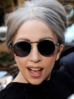 Lady Gaga capelli grigi