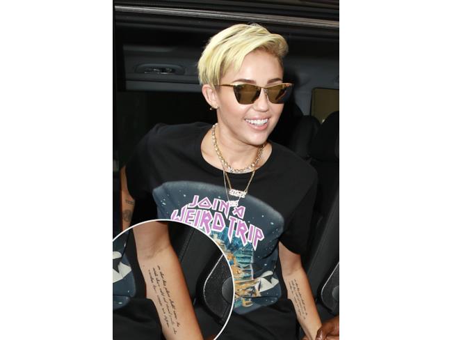 Tatuaggio frase di Roosvelt di Miley Cyrus