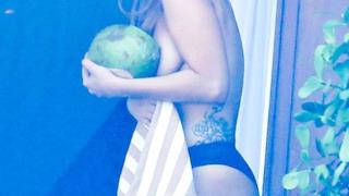 Lady Gaga in topless a Rio de Janeiro foto 2012 - 3