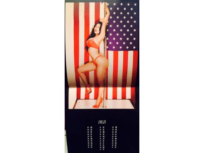 La foto di luglio del calendario 2015 di Nicki Minaj