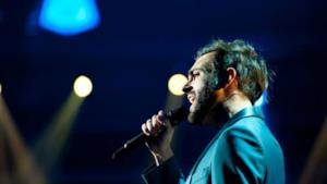 Marco Mengoni che canta ad un suo concerto nel 2013