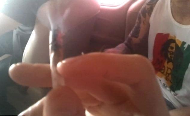 Il video di Zayn Malik e Louis Tomlinson che fumano uno spinello