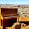 Un pianoforte abbandonato su una collina di San Francisco e...