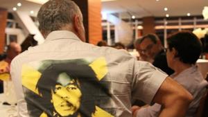 Formigoni con la camicia di Bob Marley e della Giamaica [FOTO]