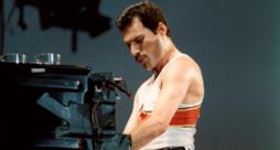 Freddie Mercury al pianoforte