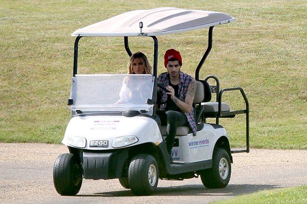 Zayn Malik e Perrie Edwards su un golf cart