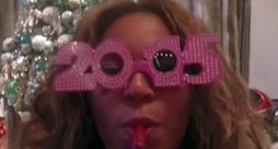 Beyoncé festeggia il Capodanno con occhiali a forma di 2015