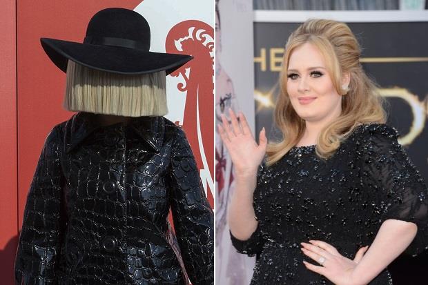 Sia e Adele fianco a fianco entrambe vestite di nero