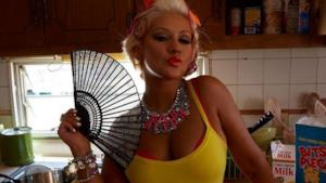 Christina Aguilera: nel video di Your Body diventa una sexy assassina [VIDEO]