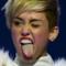 Miley Cyrus fa la linguaccia