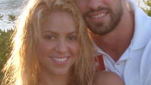 Shakira conferma su Twitter la storia con Piquè