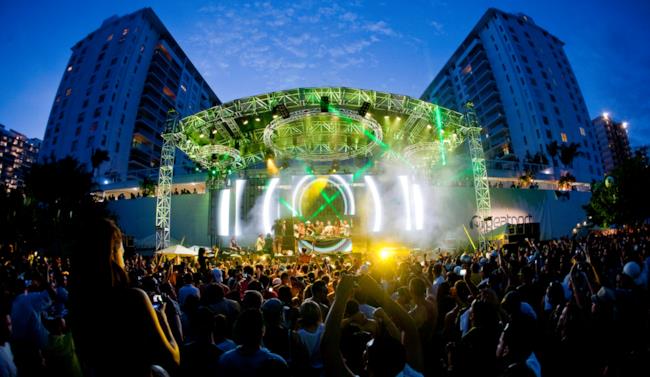 Nel corso della Miami Music Week di marzo ci saranno le premiazioni dei Remix Awards ai migliori dj e produzioni musicali La folla durante la settimana del Miami Music Week