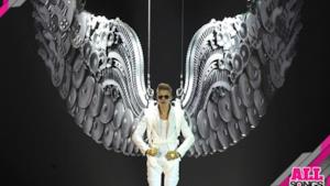 Justin Bieber in versione angelo per il suo nuovo tour (FOTO)