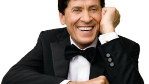 Gianni Morandi vestito nero e papillon