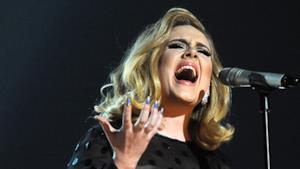 Adele dal vivo in uno dei suoi recenti show