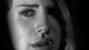 Lana Del Rey in lacrime