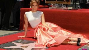 Jennifer Lopez: lacrime e sorrisi per la stella sulla Hollywood Walk of Fame