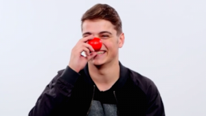 Martin Garrix è il nuovo volto della campagna di raccolta fondi Red Nose Day