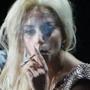 Lady Gaga si fa le canne