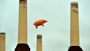 I Pink Floyd e quel maiale ancora in volo sopra Battersea (VIDEO)
