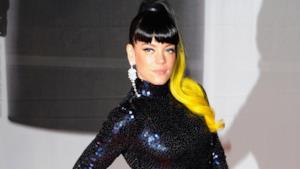 Lily Allen con capelli gialli