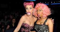 Nicki Minaj e Katy Perry con i capelli pink