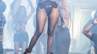 Nicki Minaj con una tuta trasparente
