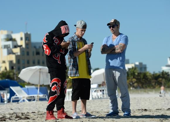 Bieber con il padre e un amico