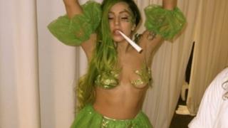Lady Gaga vestita da marijuana Halloween 2012 foto - 2