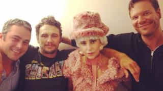 Lady Gaga con Taylor Kinney e James Franco