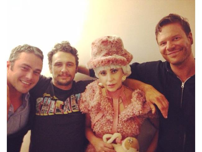 Lady Gaga con Taylor Kinney e James Franco