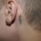 Tatuaggio dietro l'orecchio sinistro di Justin Bieber