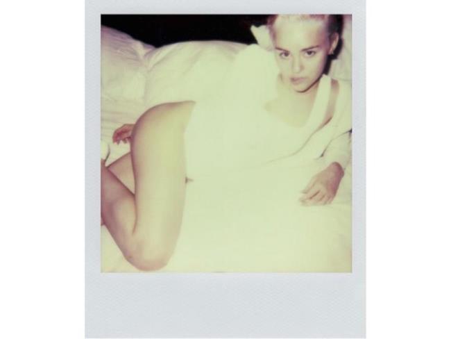 Miley Cyrus con un body bianco