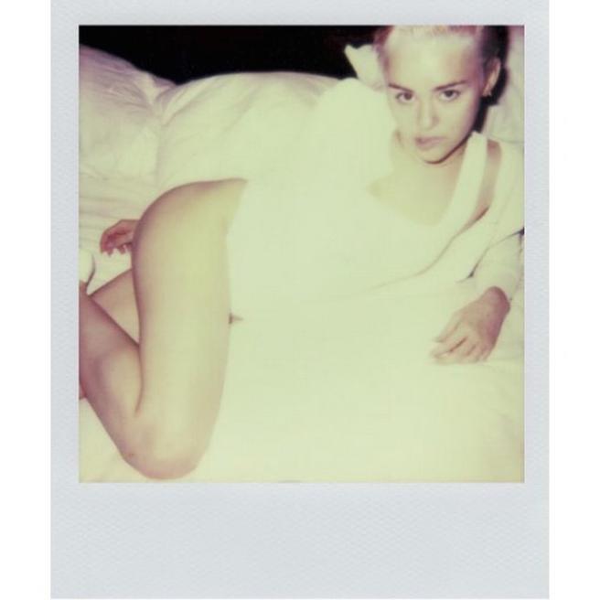 Miley Cyrus con un body bianco