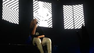 Photo Gallery - Rihanna - Diamonds World Tour Buffalo