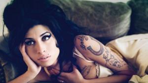 La Fondazione Winehouse cerca la nuova Amy e finanzia una borsa di studio