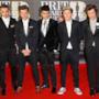 One Direction in gruppo ai Brit Awards 2013