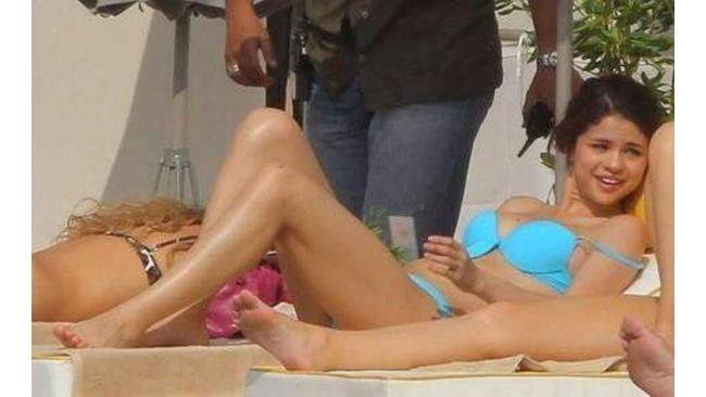 Selena Gomez in Bikini le 30 foto migliori - 1